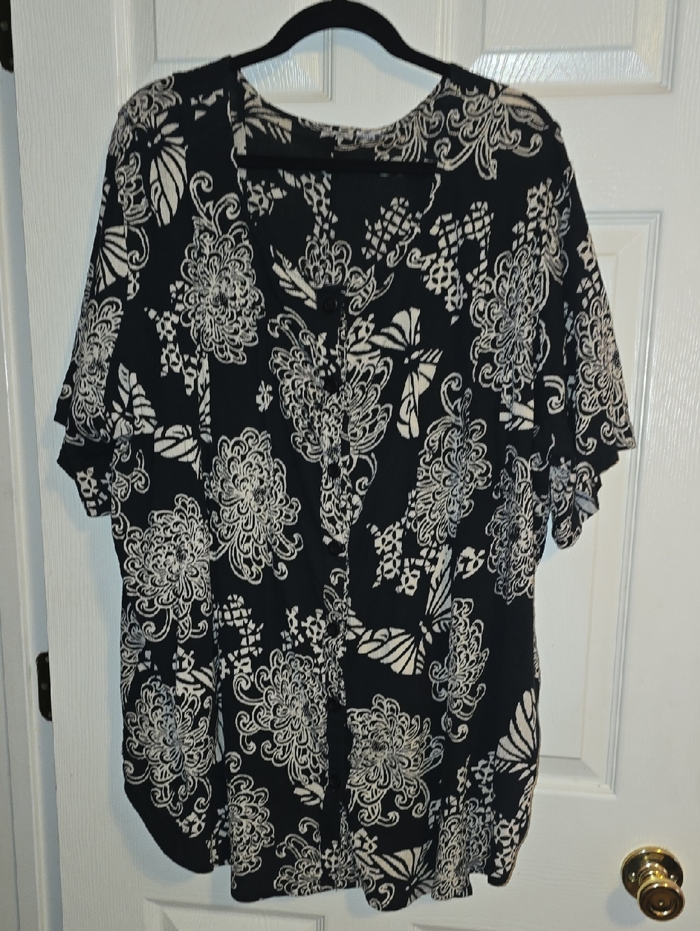 Black & White Floral Button-Front Blouse
